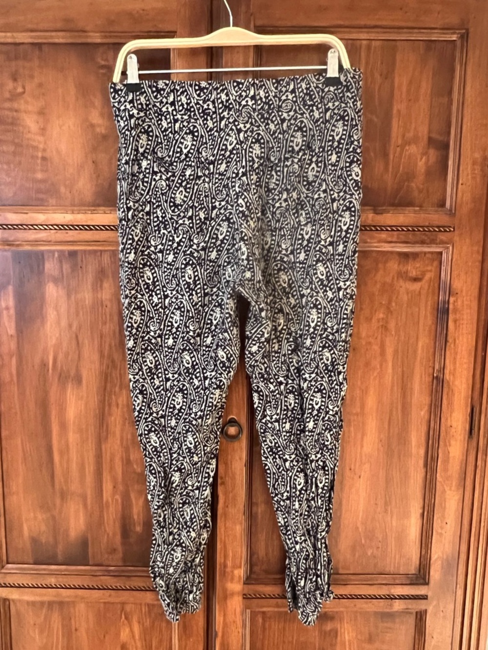 Nom Black & Tan print Joggers | Front & Back Pockets | Size M | Like New